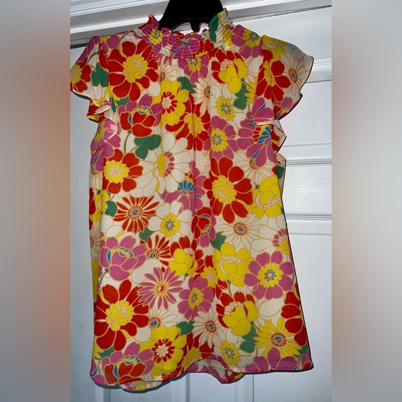 julia james Tops - Julia James floral blouse with flutter sleeves